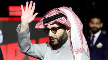 تركي آل الشيخ يشوق الجمهور بكواليس الفيل الأزرق 3
