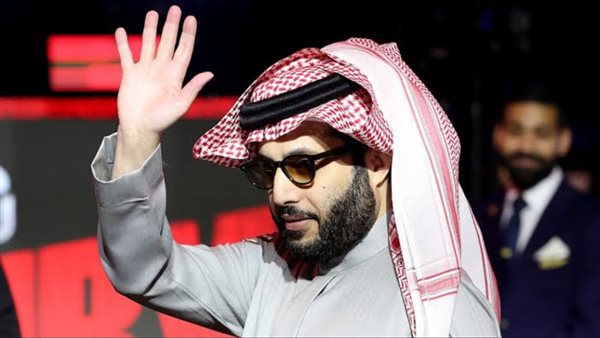 تركي آل الشيخ يشوق الجمهور بكواليس الفيل الأزرق 3
