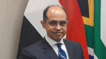 سفير مصر ببريتوريا يبحث مع وزيرة النقل الجنوب أفريقية تعزيز العلاقات بين البلدين
