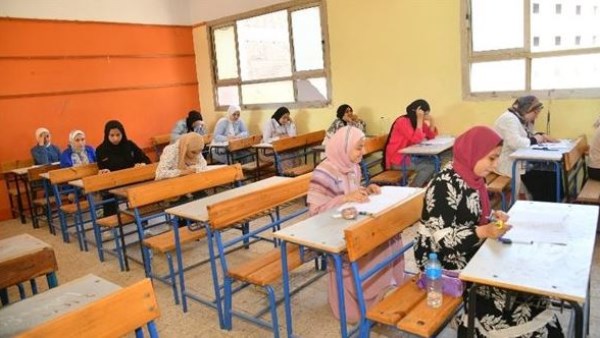 طلاب الثانوية العامة بالمحافظات يؤدون امتحاني الفيزياء والتاريخ