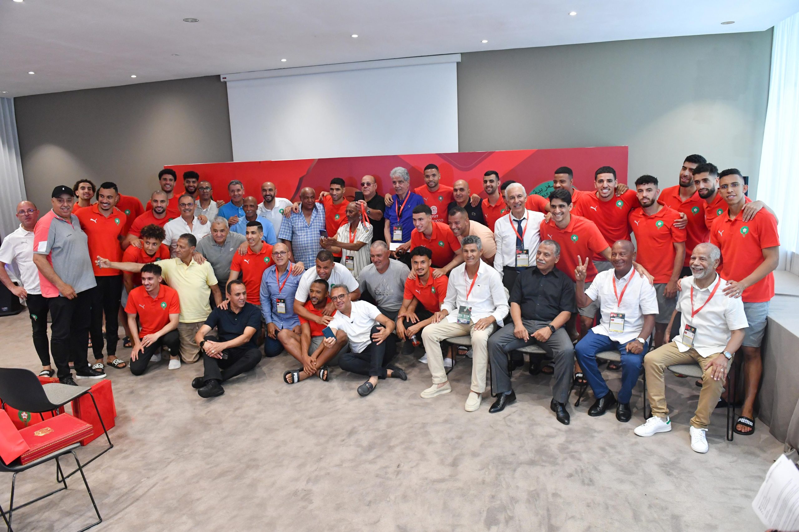 ✓ الجامعة تكرم نجوم المنتخب السابقين بفاس