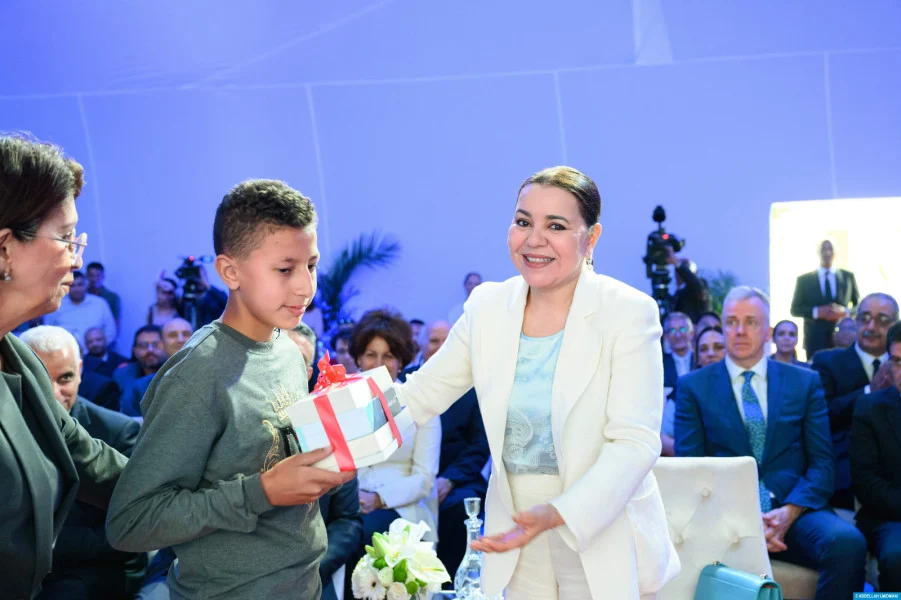 ✓ الأميرة للا أسماء تترأس حفل نهاية السنة بمؤسسة الصم وتعلن مشاريع كبرى