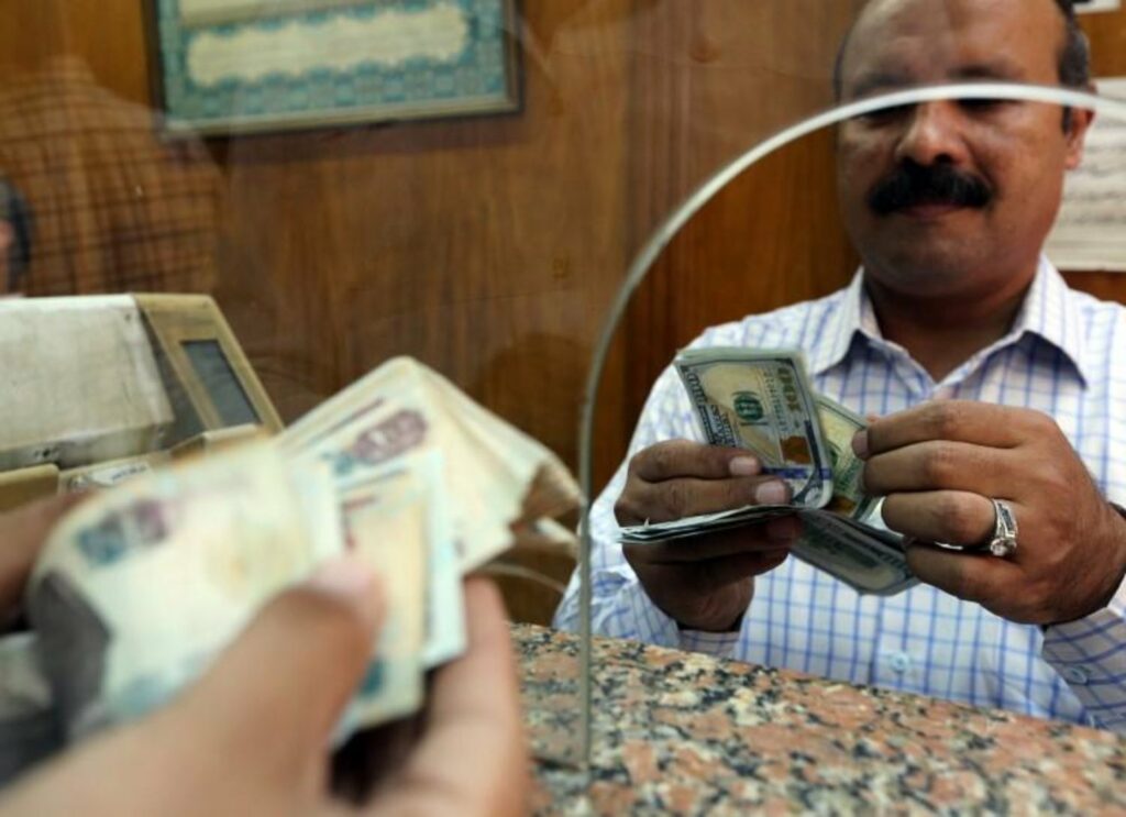 تحويلات المصريين بالخارج تقفز إلى 26.4 مليار دولار في 9 أشهر