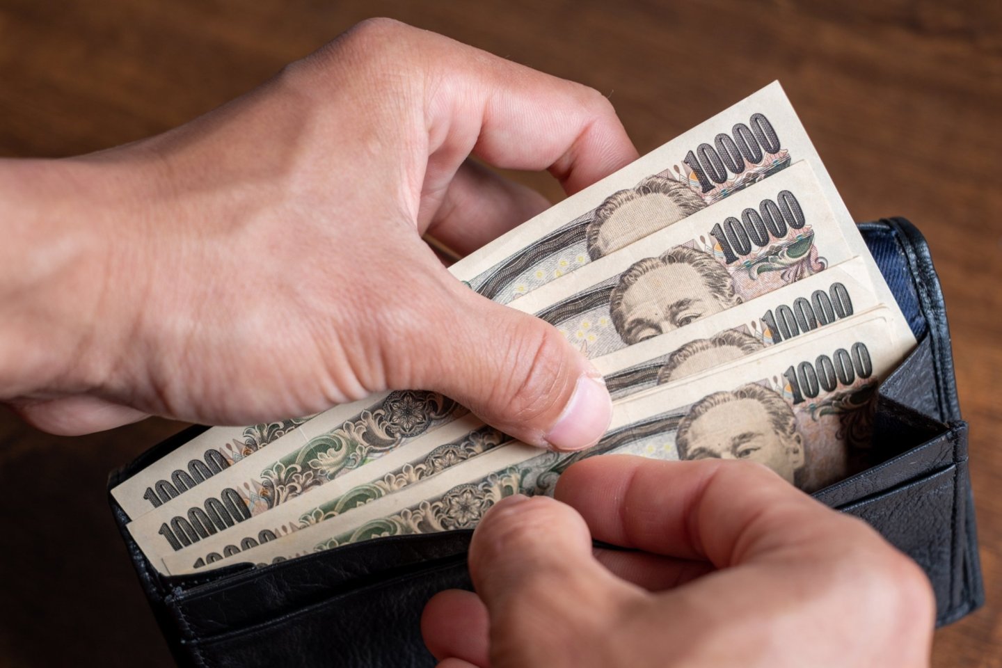 حزب “كوميتو” الياباني يقترح خفض ضريبة الاستهلاك على الأغذية إلى 5%