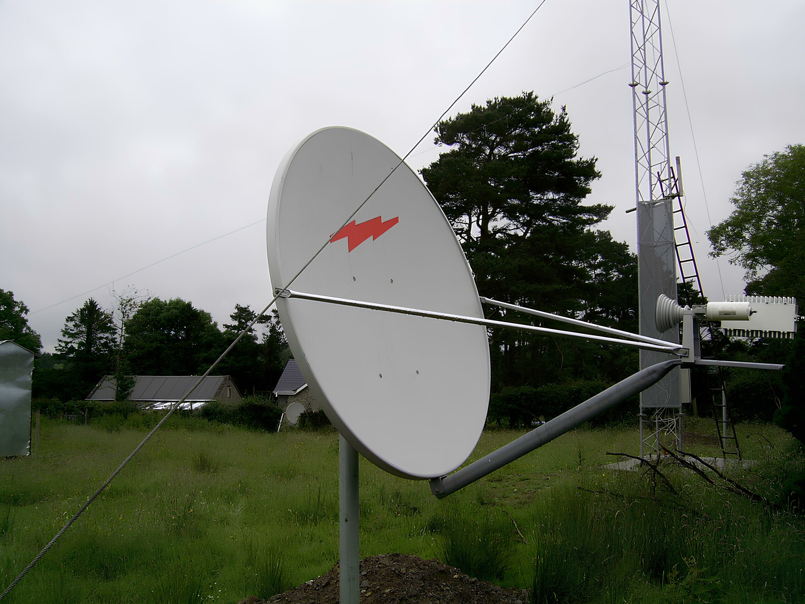 ✓ المغرب يقترب من تعميم التغطية الرقمية ويؤكد اعتماده على VSAT بدل ستارلينك