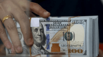 هبوط الدولار الأمريكي مع تصاعد التوترات مع الصين ورفع الرسوم الجمركية