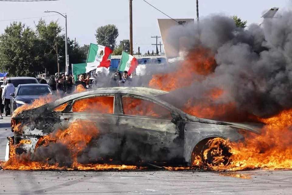 مواجهات عنيفة بين الشرطة الأمريكية والمتظاهرين في لوس أنجلوس على خلفية مداهمات الهجرة