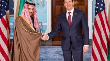 اتصال هاتفي بين وزيري خارجية السعودية وأمريكا لبحث العلاقات الثنائية وسط تصاعد التوتر حول الملف النووي الإيراني