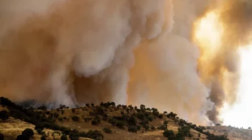 كاليفورنيا تواجه أكبر حرائق العام وتخشى صيفا خطرا