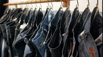 من «الجينز» إلى «البيجامات»… كم مرة يمكنك ارتداء الملابس دون غسلها؟