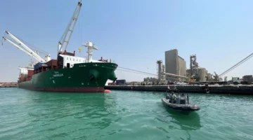 زوارق أطلقت النار على سفينة قبالة الحديدة باليمن