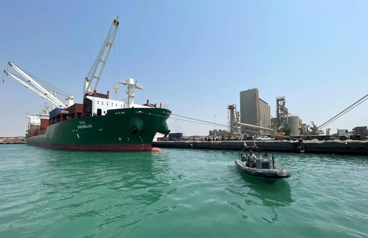 زوارق أطلقت النار على سفينة قبالة الحديدة باليمن