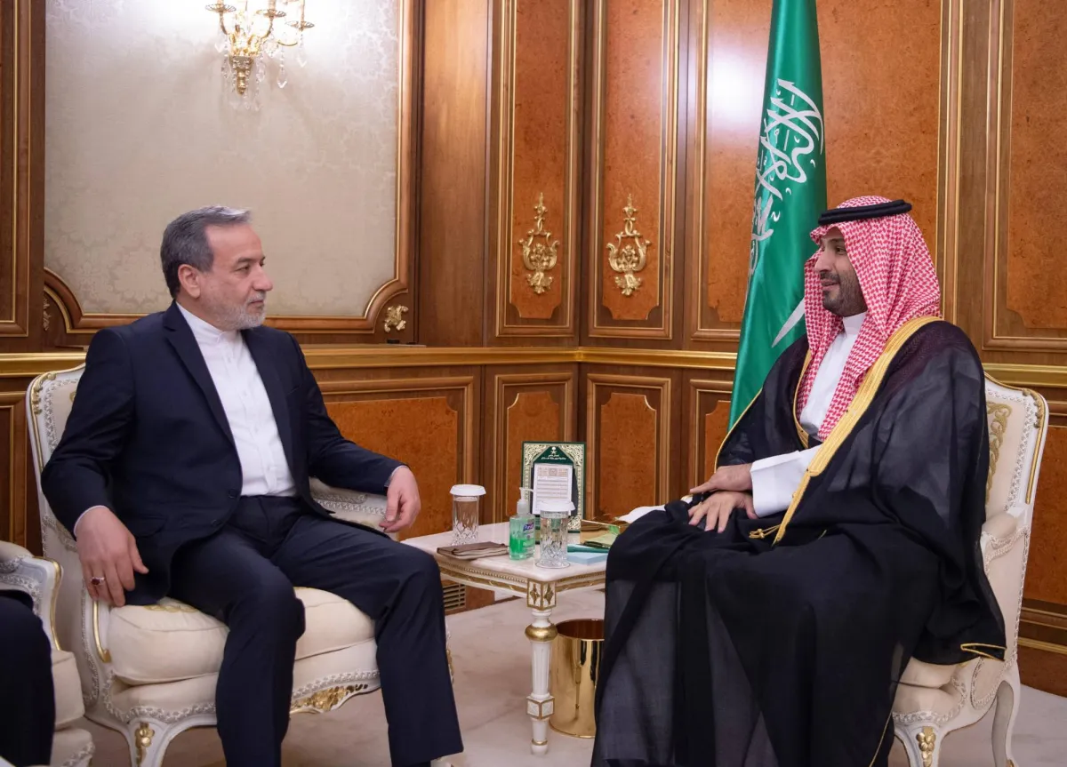 ولي العهد السعودي ووزير الخارجية الإيراني يبحثان المستجدات الإقليمية