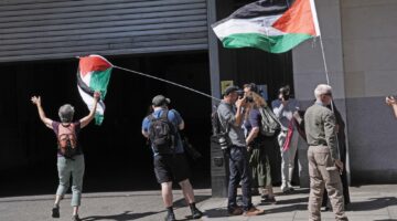 محكمة بريطانية تضع نشطاء مؤيدين لفلسطين متهمين بإتلاف طائرتين قيد الاحتجاز