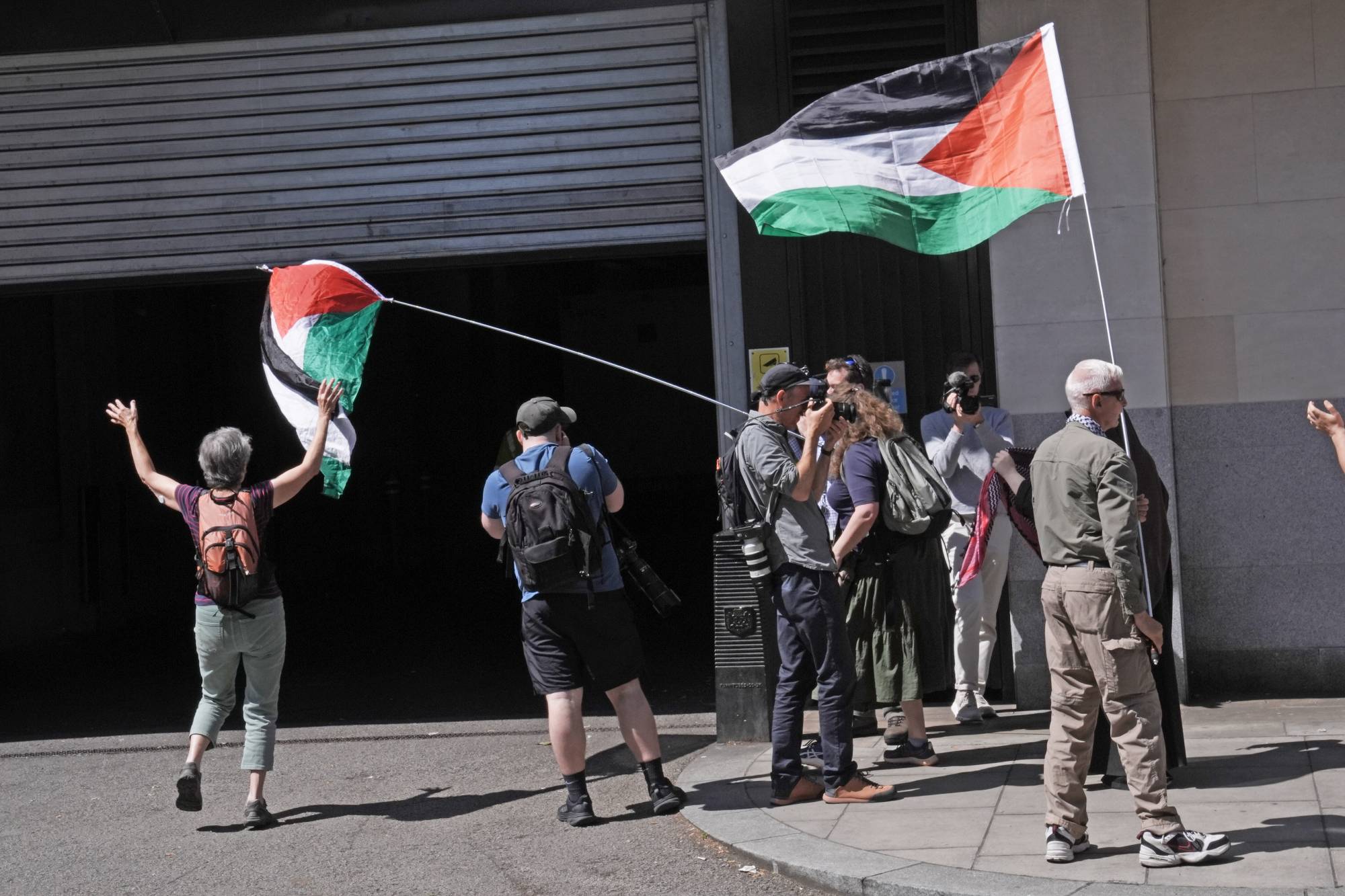 محكمة بريطانية تضع نشطاء مؤيدين لفلسطين متهمين بإتلاف طائرتين قيد الاحتجاز