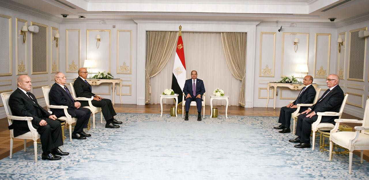 May be an image of 5 people, dais and the Oval Office