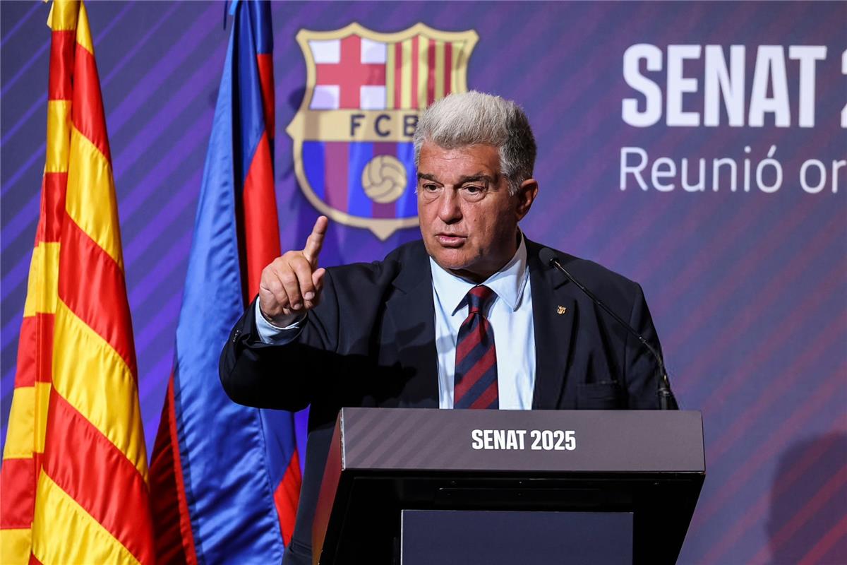 بعد فاتي ولينجليت.. لاعب جديد يستعد للرحيل عن برشلونة