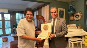 تكريم الفنان الكبير محمد منير بـ وسام ماسبيرو للإبداع
