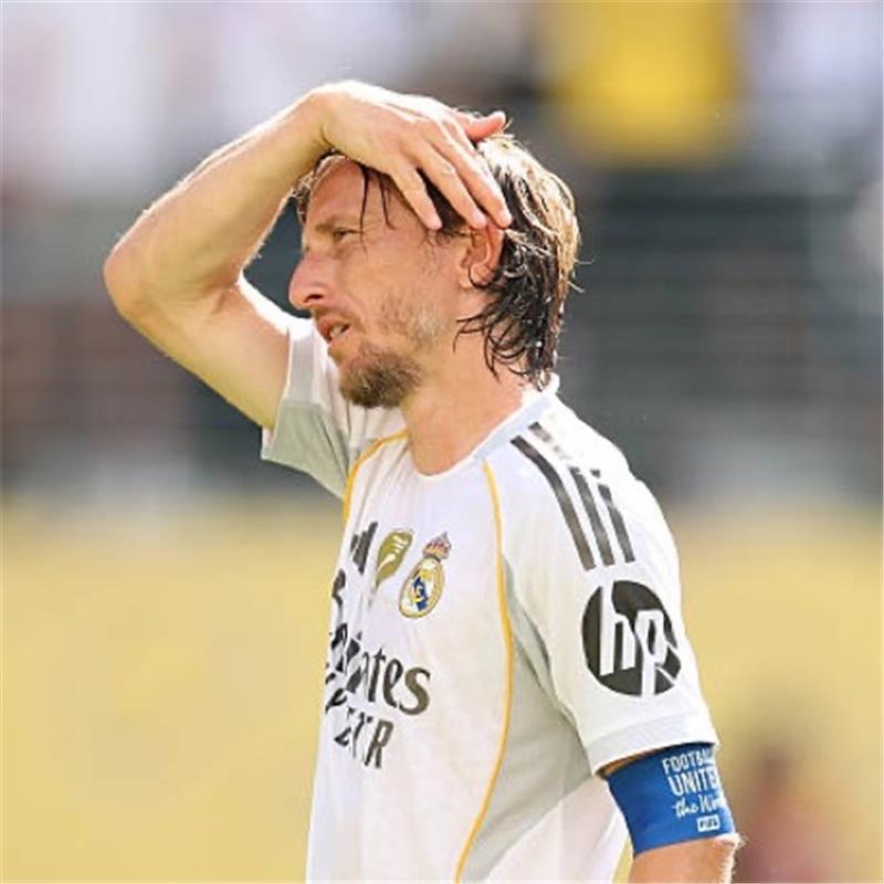 رسميًا | بعد 12 عامًا.. نهاية مسيرة لوكا مودريتش مع ريال مدريد