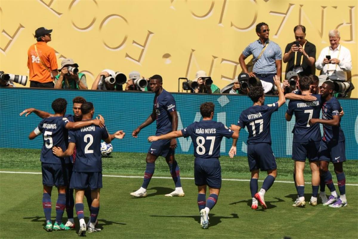 رجل مباراة ريال مدريد وباريس سان جيرمان في كأس العالم للأندية
