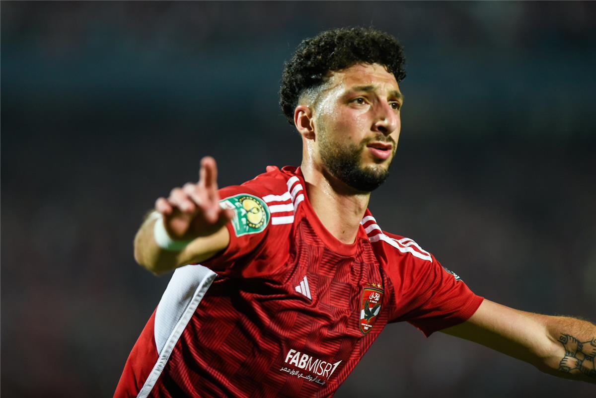 نادٍ جديد يدخل السباق على ضم وسام أبو علي من الأهلي