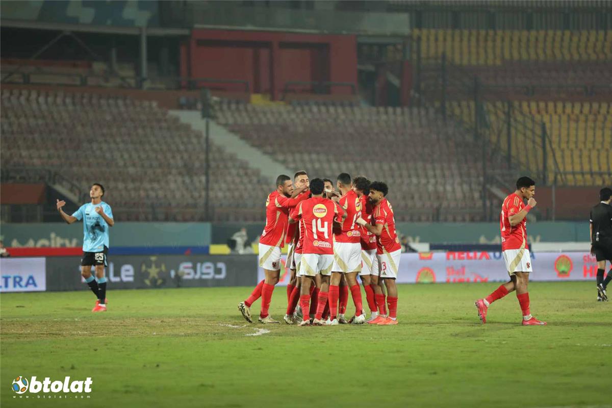 شوبير يوضح تفاصيل مفاوضات الزمالك مع لاعب الأهلي.. وموقف القلعة الحمراء