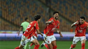 تطورات موقف رحيل وسام أبو علي عن الأهلي ورد فعل إمام عاشور على العرض السعودي