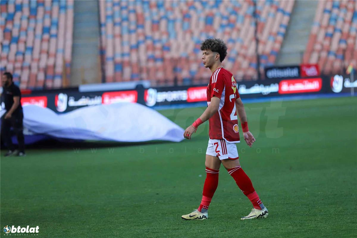 خاص | موقف الأهلي من توقيع عقوبة على إمام عاشور بعد تواجده مع لاعب الزمالك