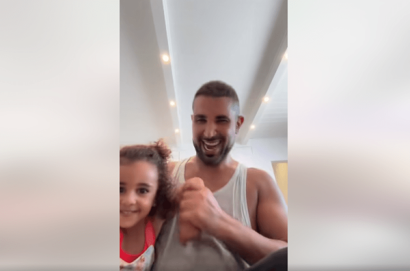 بمشاركة ابنته.. أحمد سعد يطلق تحدي أغنيته “مكسرات”