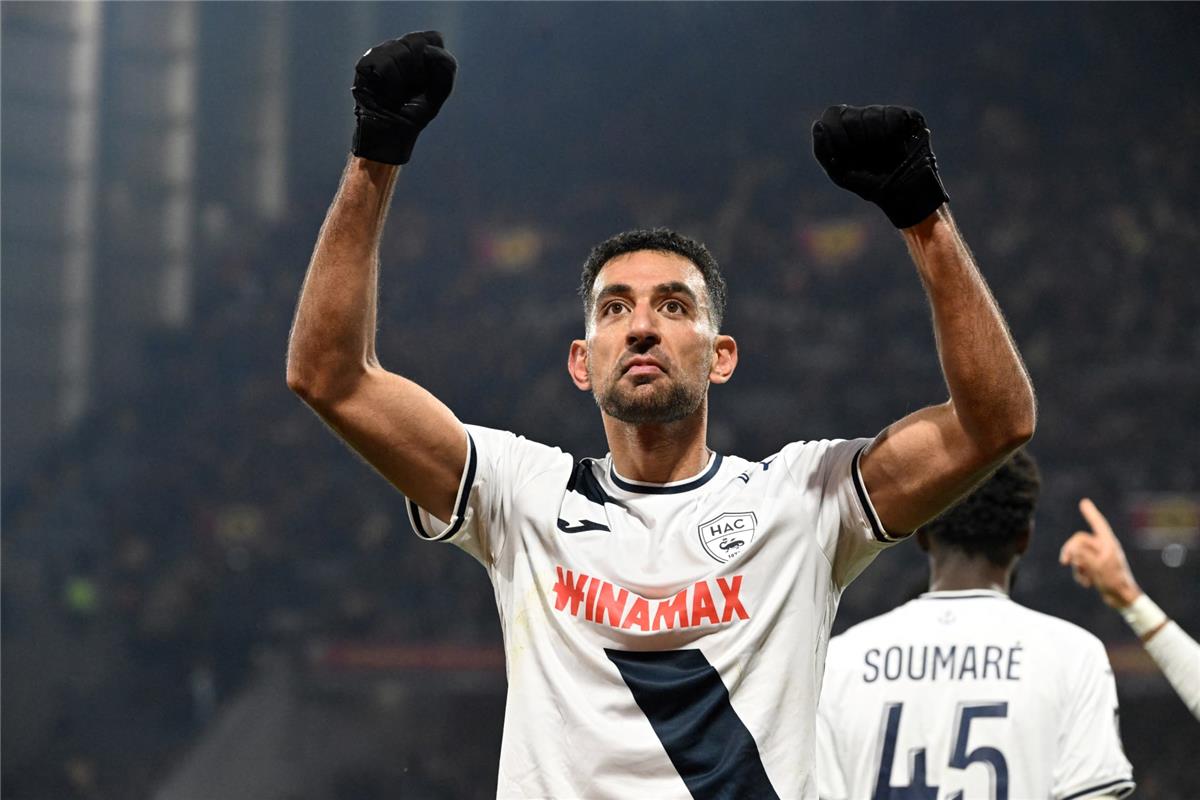 بديًلا للاعب فرنسي.. تقارير: أحمد حسن كوكا على أعتاب الانتقال إلى الدوري السعودي