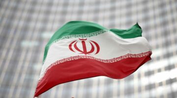 ✓ إيران توقف التعاون النووي ردا على استهداف منشآتها