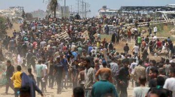 ناشط فلسطيني يوثق “رحلة الموت” قرب مراكز المساعدات بغزة