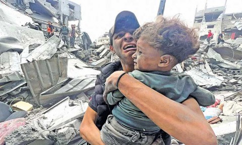 مجازر مستمرة.. 54 شهيدًا بينهم 15 من الجوعى ومنتظري المساعدات بغارات إسرائيلية وإطلاق نار في قطاع غزة.. وارتفاع حصيلة العدوان الإسرائيلي إلى 57 ألفا و12 شهيدا 