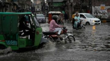 64 قتيلا خلال أسبوع جراء الفيضانات والأمطار الغزيرة في باكستان 