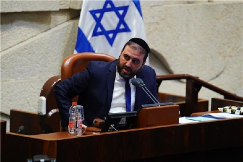 منع ناشط يهودي من دخول إسرائيل إثر لقائه وزير خارجية إيران