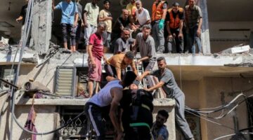 “حماس” تعتبرها جريمة.. الجيش الإسرائيلي يغتال 6 أسرى محررين بغارتين استهدفتا خيام نازحين وسط وجنوب غزة ويحاصرة بيت حانون واحتلال 65 بالمئة من القطاع