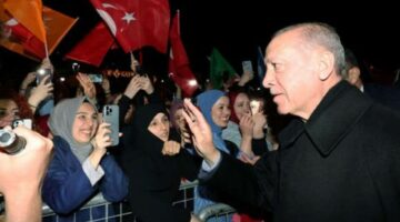 هل ثمّة “انقلاب” قريب يستشعره أردوغان ولماذا يُحاكم جميع مُعارضيه بـ”تُهمة إهانته”؟.. 15 رئيس بلدية زجّهم بالسجن ولماذا وصفه زعيم المُعارضة بـ”الجبان”؟.. ما قصّة قانون “إقرار صلاة الجمعة” وهل ستفرز أنقرة مُواطنيها “فرزًا دينيًّا”؟