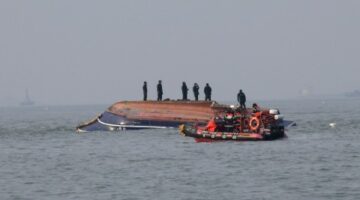 واشنطن تدين مقتل 3 بحارة بهجوم لأنصار الله” على سفينة بالبحر الأحمر وتقول أنها ستواصل اتخاذ الإجراءات اللازمة “لحماية حرية الملاحة والشحن التجاري”