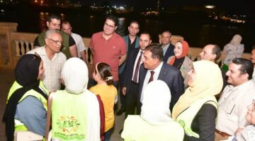 محافظ الدقهلية يشارك بنفسه حملة التوعية “نظافة محافظتنا… أكيد مسئوليتنا” بممشى المنصورة