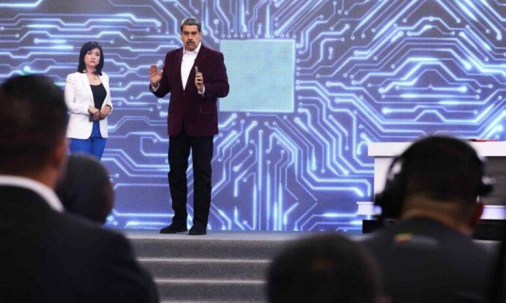 «أزيلوا «واتساب» من هواتفكم».. الرئيس الفنزويلي: «ارحل لأنك تجسس»! – أخبار السعودية