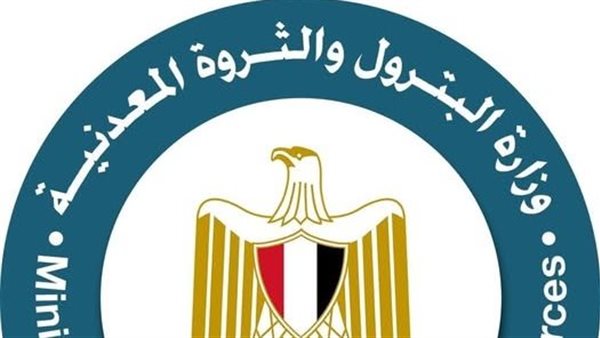 عاجل..انقلاب بارج بحري في منطقة جبل الزيت بخليج السويس
