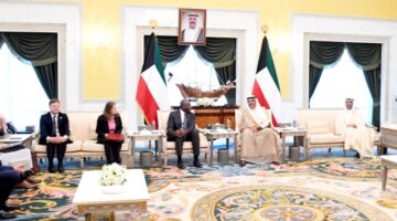 سمو ولي العهد يستقبل رئيس الوزراء والنائب الأول