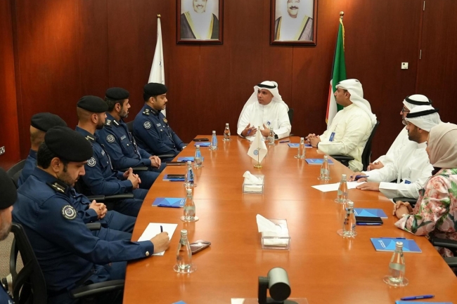 «الإطفاء» تبحث التعاون مع المركز العلمي