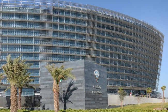 «التربية» تبحث فتح النقل للمعلمين والإداريين في أغسطس