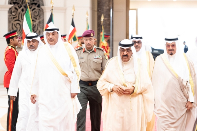 سمو أمير البلاد يتوجه إلى فرنسا في زيارة رسمية