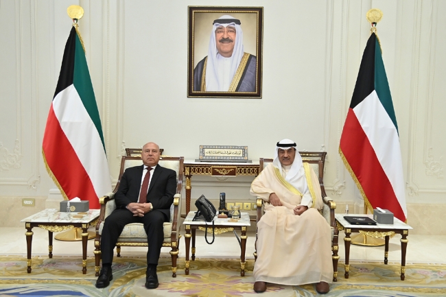 سمو ولي العهد يستقبل وزير النقل والصناعة المصري