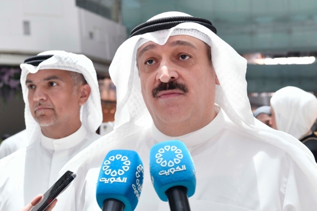العوضي: لا تهاون مع أي تجاوز يمس المهن الطبية أو الصيدلانية