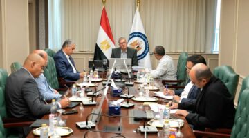 وزير البترول يتابع تداعيات حادث البارج البحرى بخليج السويس – وطني