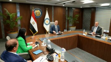 وزير البترول: مشروعات مسح جوي لتحديد الإمكانات التعدينية في مصر