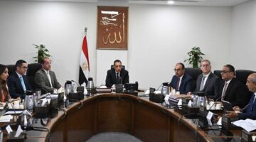 رئيس الوزراء يُتابع موقف تنفيذ برنامج الطروحات الحكومية
